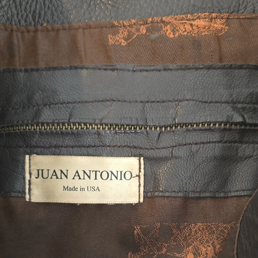 Elegant Tan and Brown Embossed Shoulder Bag - Picture 3 of 5